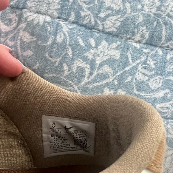 Nike Brown and White Sneakers with Classic Design and Breathable Upper - Picture 5 of 7